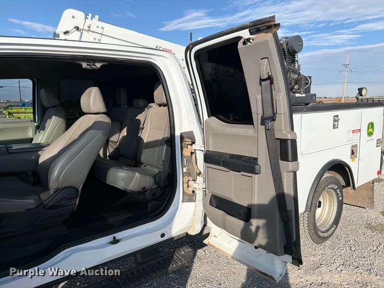 image for item DV8647 2022 Ford F350 Super Duty Ext. Cab utility / service truck