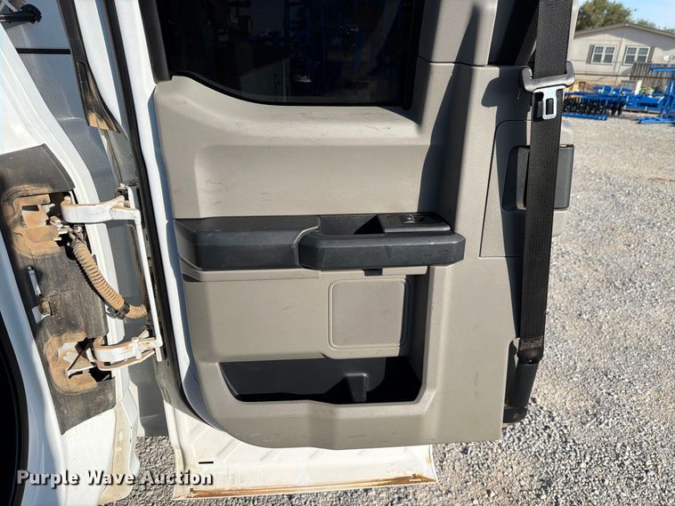 image for item DV8647 2022 Ford F350 Super Duty Ext. Cab utility / service truck