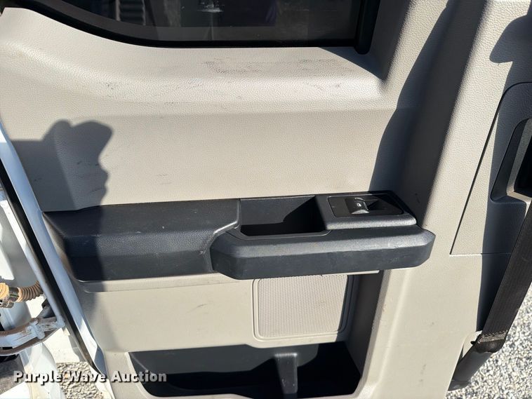 image for item DV8647 2022 Ford F350 Super Duty Ext. Cab utility / service truck