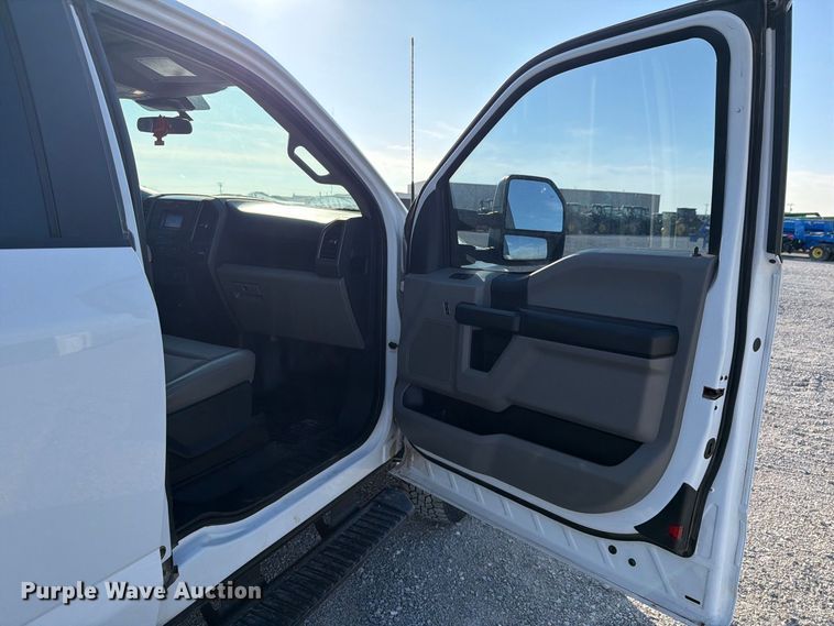 image for item DV8647 2022 Ford F350 Super Duty Ext. Cab utility / service truck