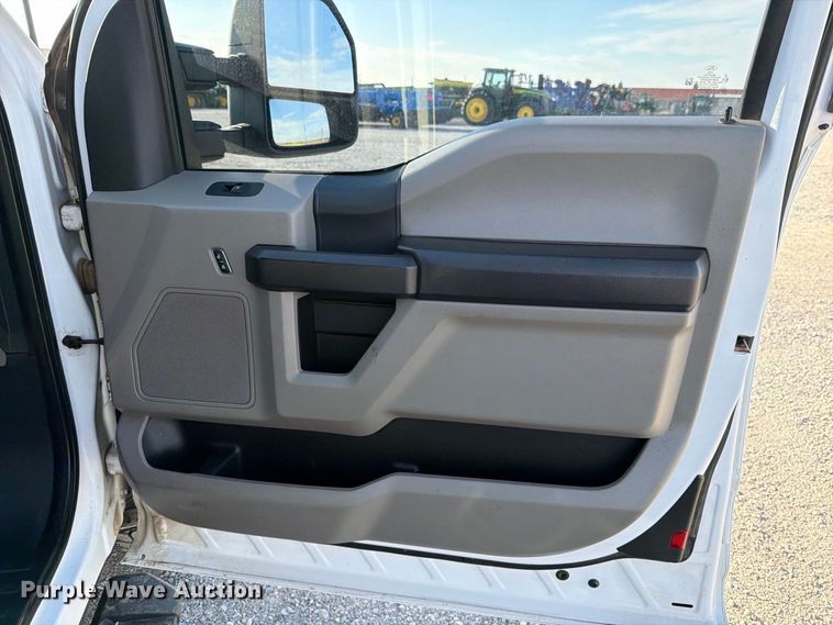 image for item DV8647 2022 Ford F350 Super Duty Ext. Cab utility / service truck