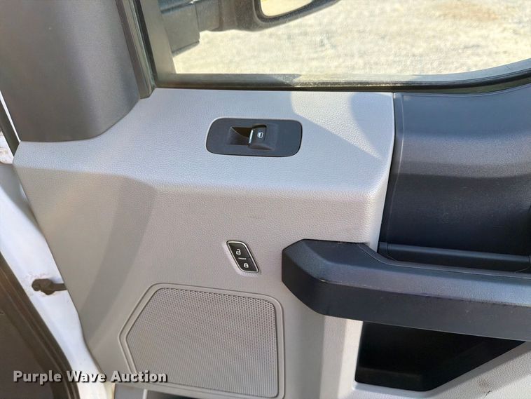 image for item DV8647 2022 Ford F350 Super Duty Ext. Cab utility / service truck