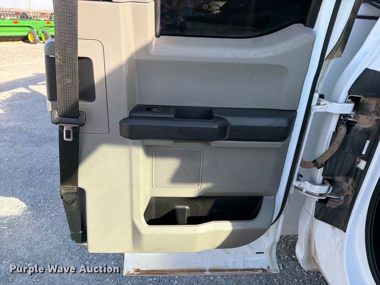 image for item DV8647 2022 Ford F350 Super Duty Ext. Cab utility / service truck
