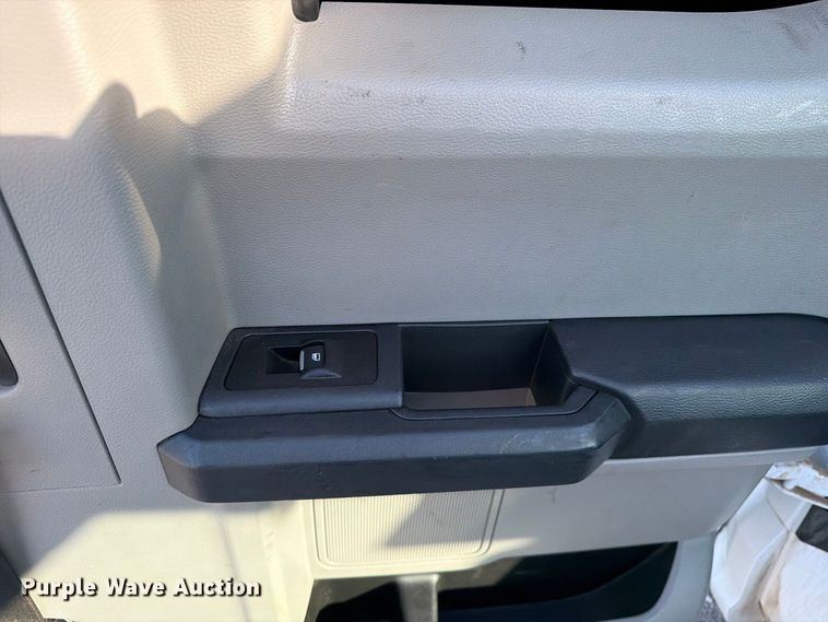 image for item DV8647 2022 Ford F350 Super Duty Ext. Cab utility / service truck