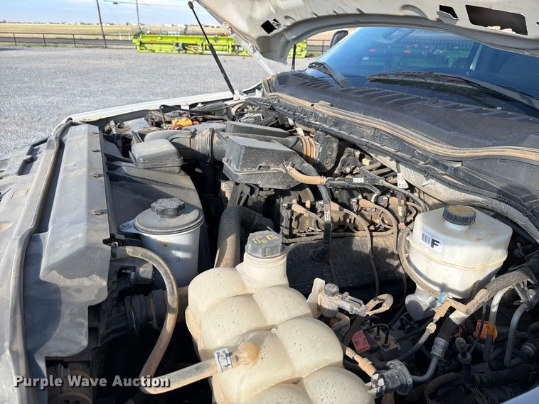 image for item DV8647 2022 Ford F350 Super Duty Ext. Cab utility / service truck