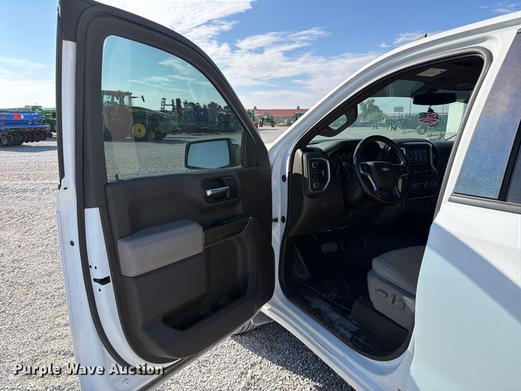 image for item DV8648 2020 Chevrolet Silverado 1500 Crew Cab pickup truck