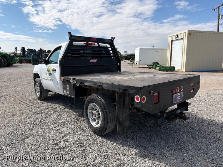 image for item DV8649 2010 GMC Sierra 2500 flatbed pickup truck
