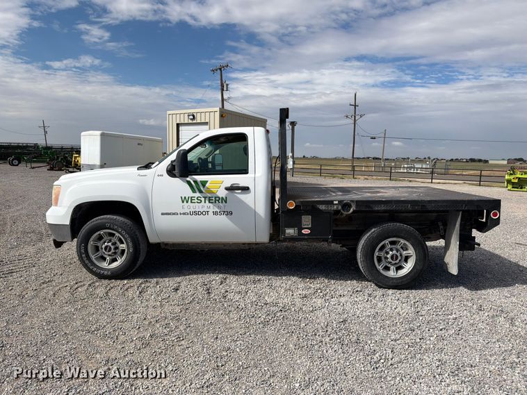 image for item DV8649 2010 GMC Sierra 2500 flatbed pickup truck