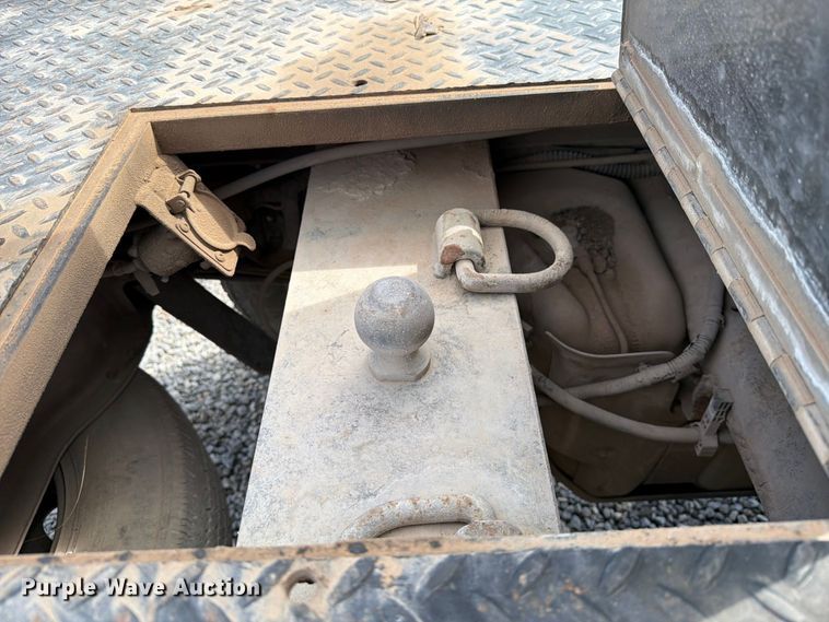 image for item DV8649 2010 GMC Sierra 2500 flatbed pickup truck