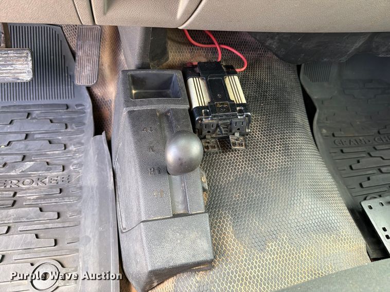 image for item DV8649 2010 GMC Sierra 2500 flatbed pickup truck