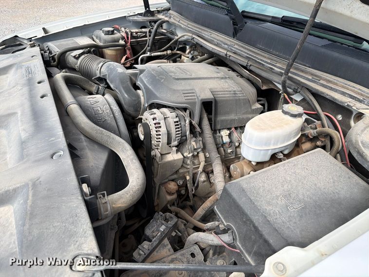 image for item DV8649 2010 GMC Sierra 2500 flatbed pickup truck