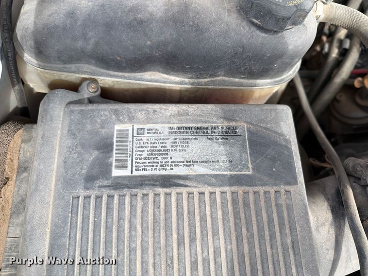 image for item DV8649 2010 GMC Sierra 2500 flatbed pickup truck