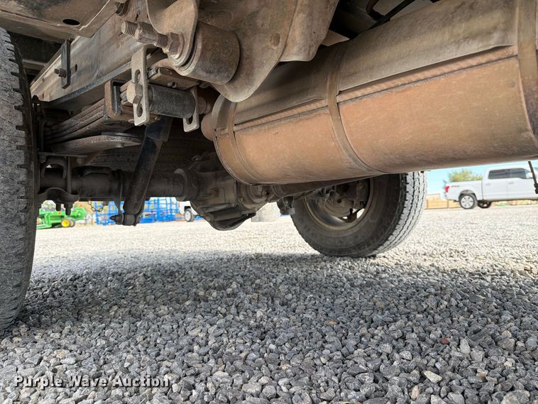 image for item DV8649 2010 GMC Sierra 2500 flatbed pickup truck