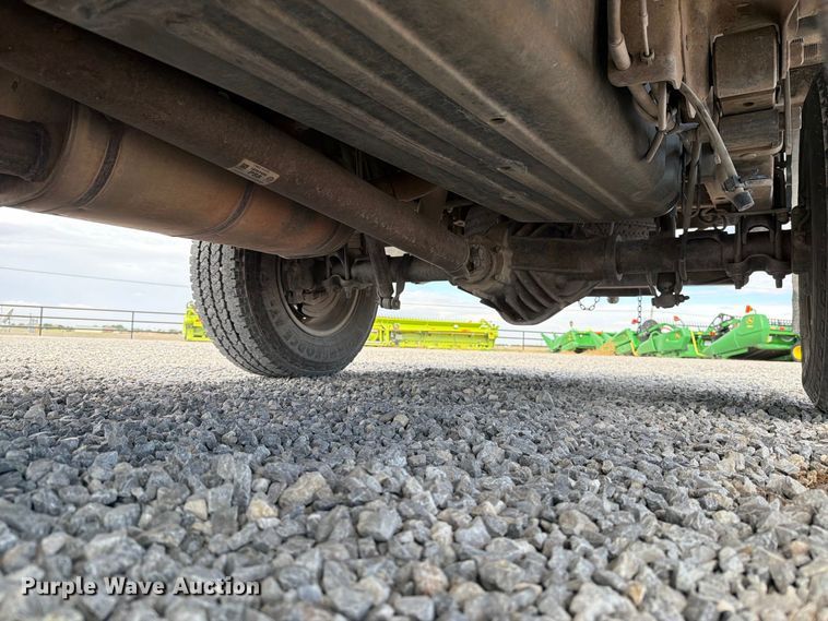 image for item DV8649 2010 GMC Sierra 2500 flatbed pickup truck