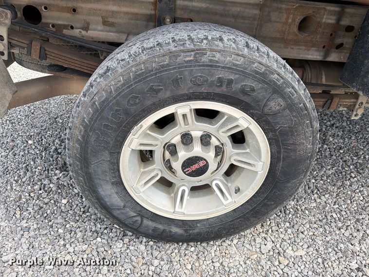 image for item DV8649 2010 GMC Sierra 2500 flatbed pickup truck