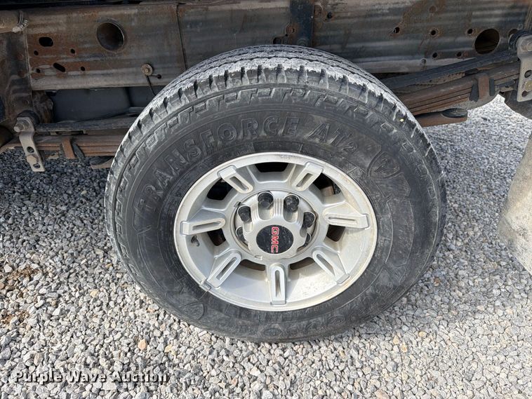image for item DV8649 2010 GMC Sierra 2500 flatbed pickup truck