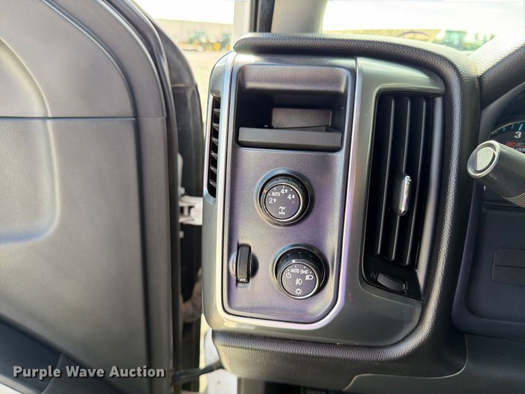 image for item DV8651 2016 Chevrolet Silverado 1500 Crew Cab pickup truck