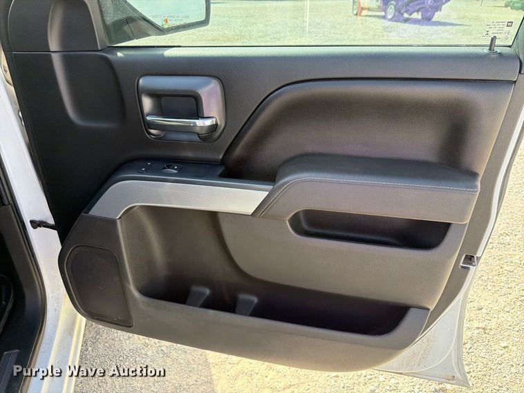 image for item DV8651 2016 Chevrolet Silverado 1500 Crew Cab pickup truck