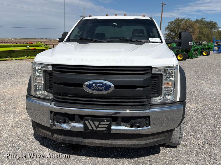 image for item DV8652 2019 Ford F550 Crew Cab truck cab and chassis