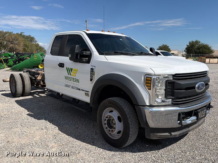 image for item DV8652 2019 Ford F550 Crew Cab truck cab and chassis