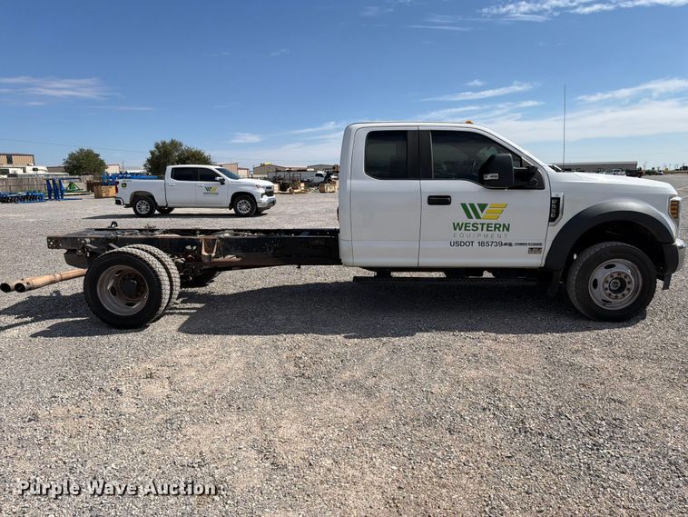 image for item DV8652 2019 Ford F550 Crew Cab truck cab and chassis