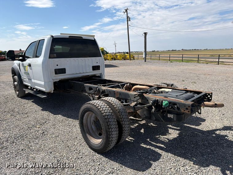 image for item DV8652 2019 Ford F550 Crew Cab truck cab and chassis