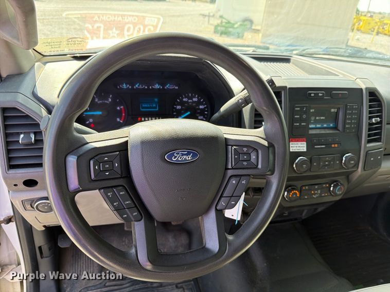 image for item DV8652 2019 Ford F550 Crew Cab truck cab and chassis