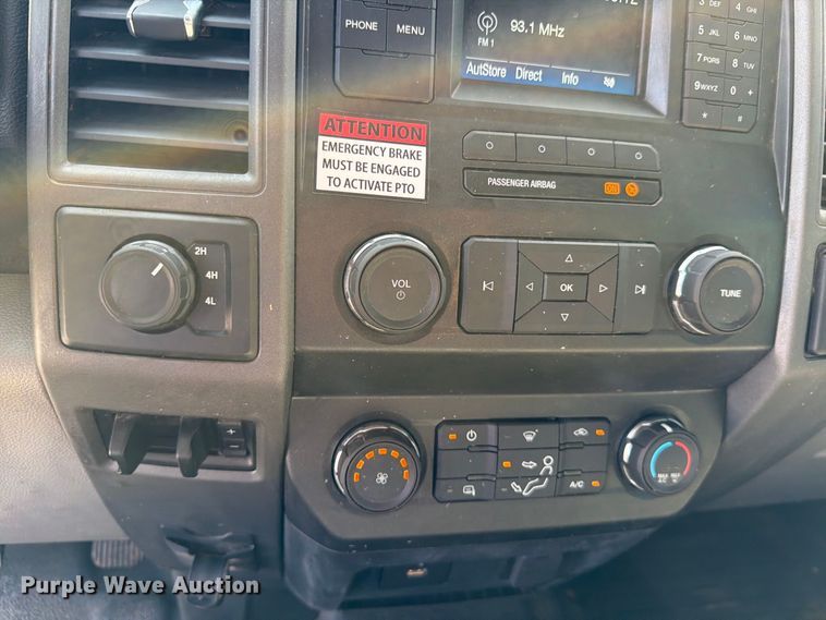 image for item DV8652 2019 Ford F550 Crew Cab truck cab and chassis