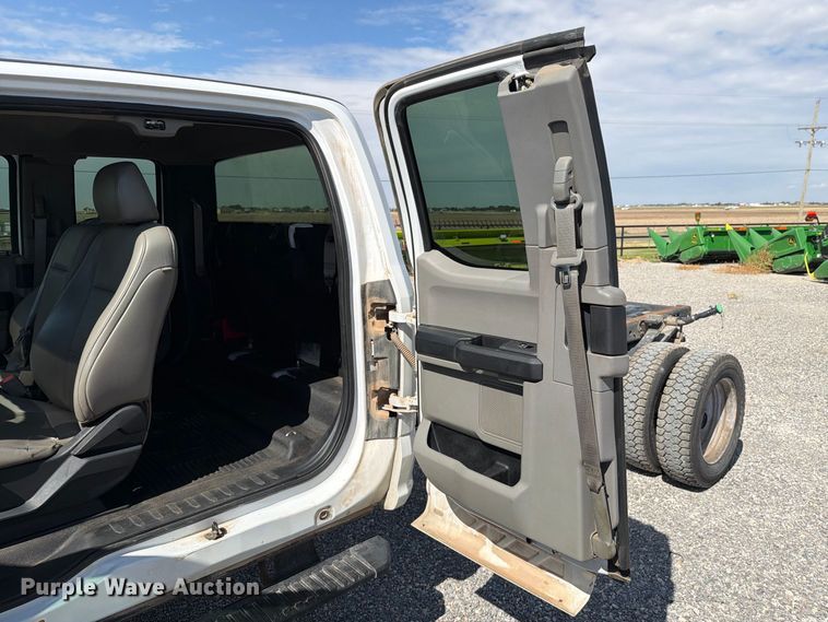 image for item DV8652 2019 Ford F550 Crew Cab truck cab and chassis
