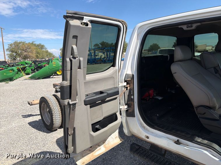 image for item DV8652 2019 Ford F550 Crew Cab truck cab and chassis