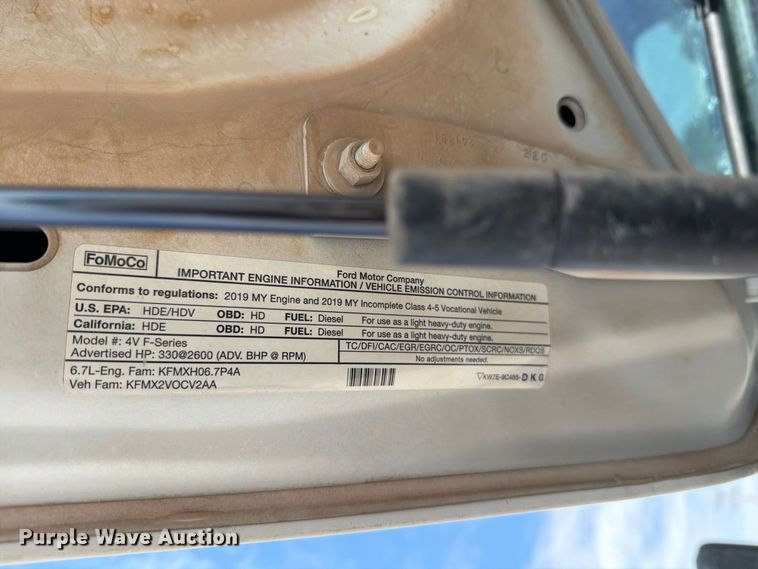 image for item DV8652 2019 Ford F550 Crew Cab truck cab and chassis