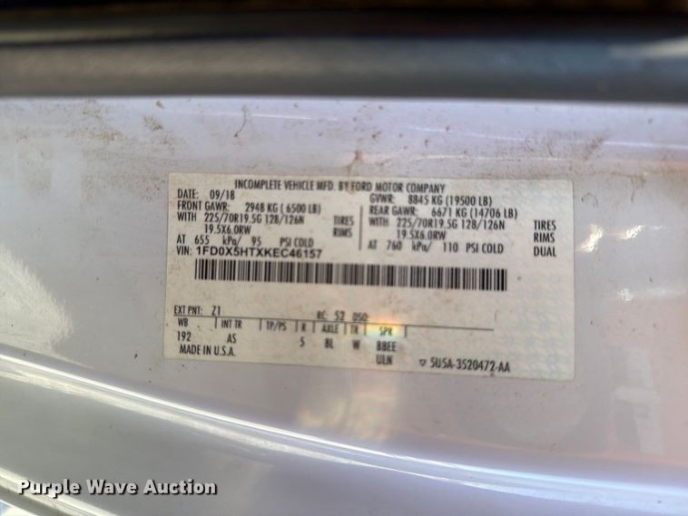 image for item DV8652 2019 Ford F550 Crew Cab truck cab and chassis