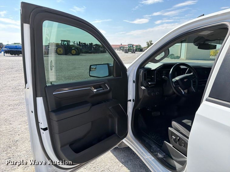 image for item DV8654 2023 Chevrolet Silverado 1500 Crew Cab pickup truck