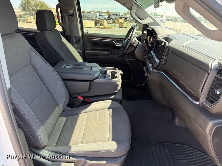 image for item DV8654 2023 Chevrolet Silverado 1500 Crew Cab pickup truck