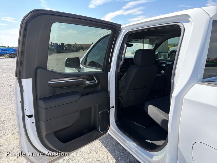 image for item DV8654 2023 Chevrolet Silverado 1500 Crew Cab pickup truck
