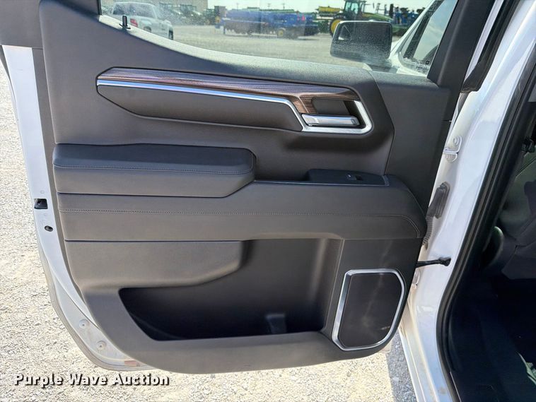 image for item DV8654 2023 Chevrolet Silverado 1500 Crew Cab pickup truck