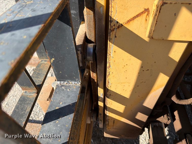 image for item DV8655 2005 Harlo HP8500 forklift