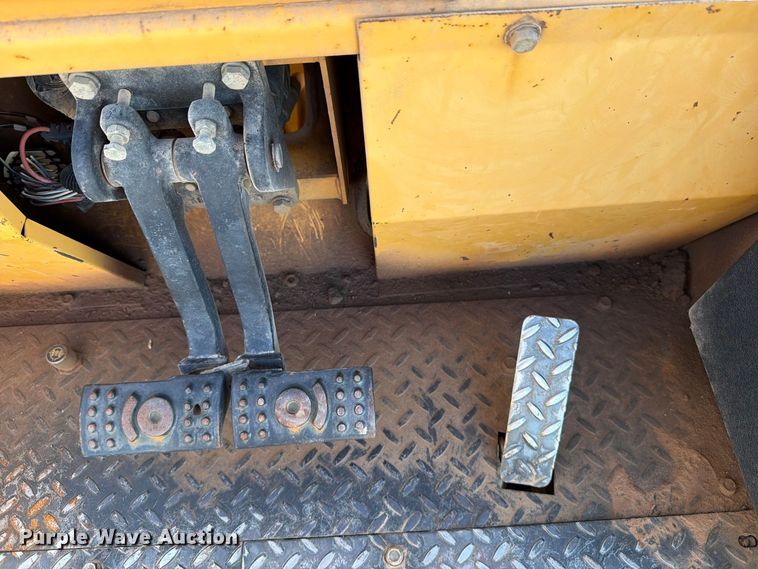 image for item DV8655 2005 Harlo HP8500 forklift