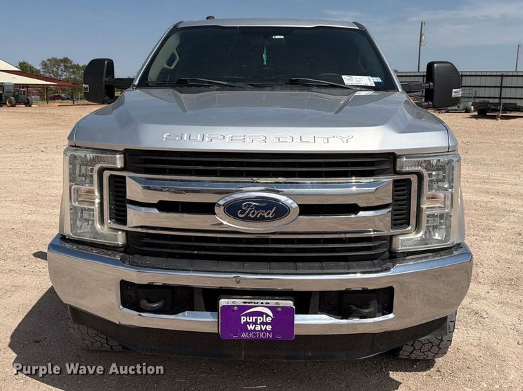 image for item DV8656 2018 Ford F250 Super Duty Crew Cab pickup truck