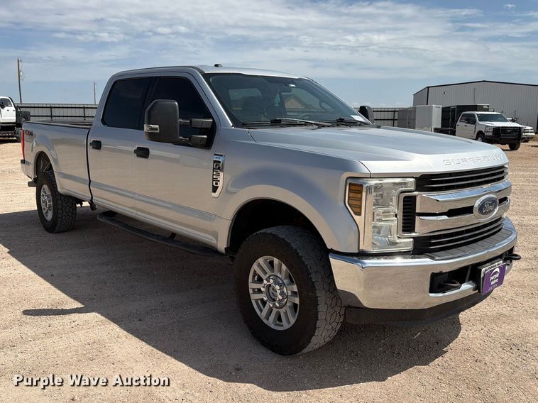 image for item DV8656 2018 Ford F250 Super Duty Crew Cab pickup truck