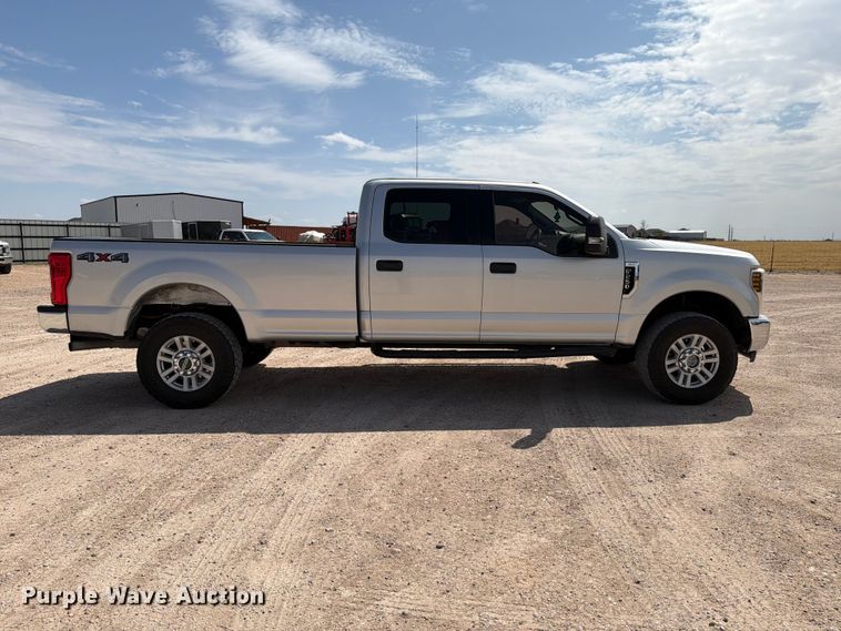 image for item DV8656 2018 Ford F250 Super Duty Crew Cab pickup truck