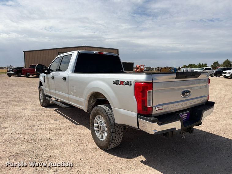image for item DV8656 2018 Ford F250 Super Duty Crew Cab pickup truck
