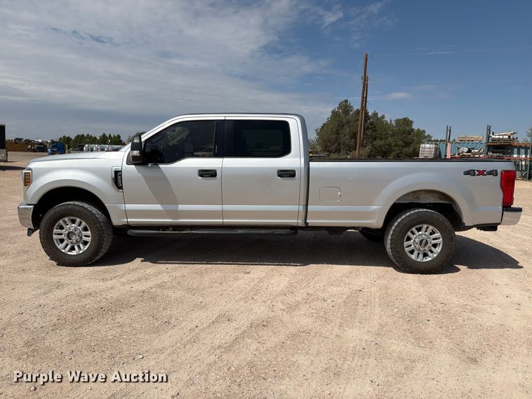 image for item DV8656 2018 Ford F250 Super Duty Crew Cab pickup truck