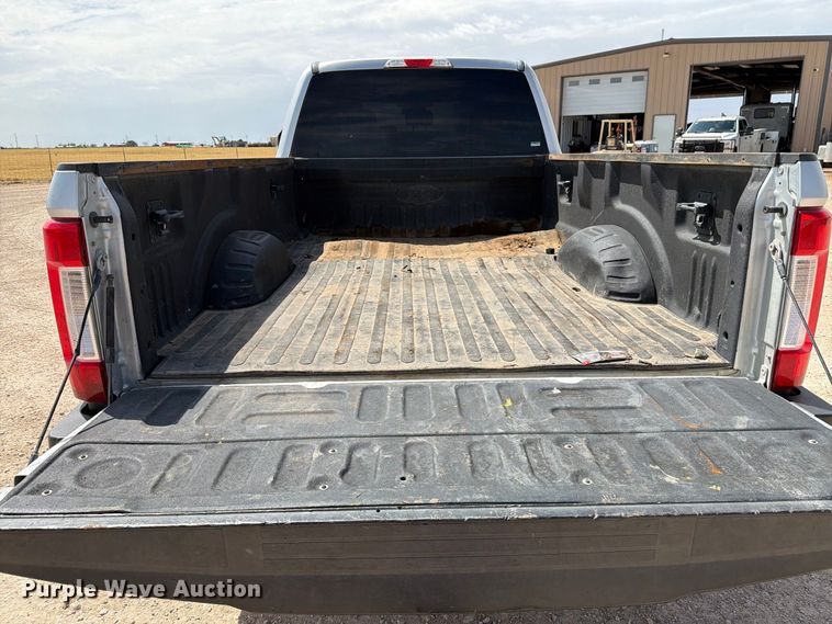 image for item DV8656 2018 Ford F250 Super Duty Crew Cab pickup truck