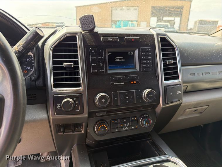 image for item DV8656 2018 Ford F250 Super Duty Crew Cab pickup truck