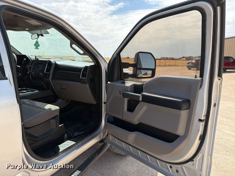 image for item DV8656 2018 Ford F250 Super Duty Crew Cab pickup truck