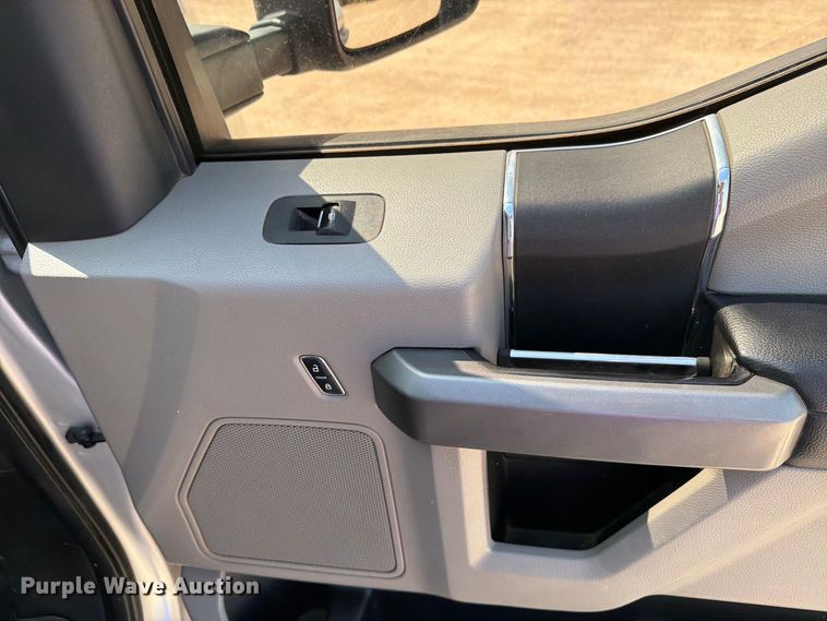 image for item DV8656 2018 Ford F250 Super Duty Crew Cab pickup truck