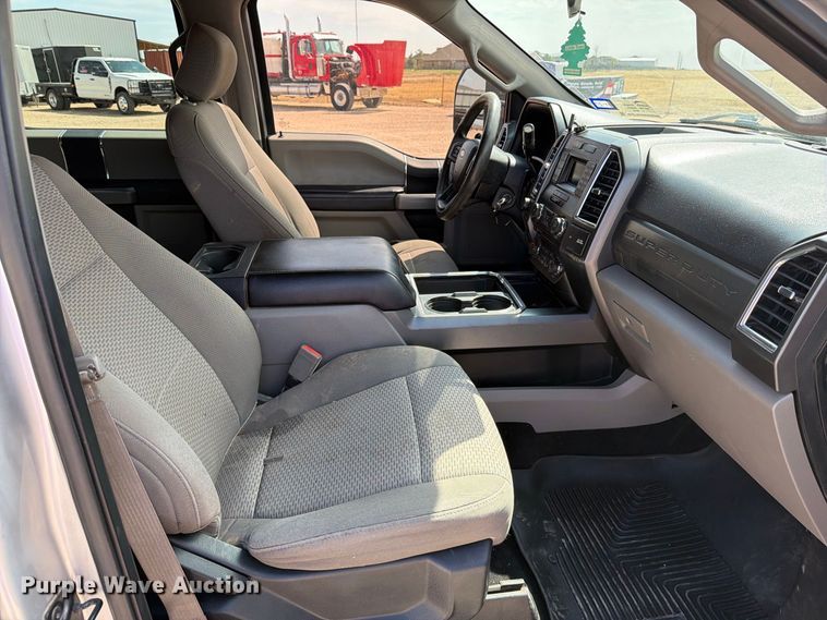 image for item DV8656 2018 Ford F250 Super Duty Crew Cab pickup truck