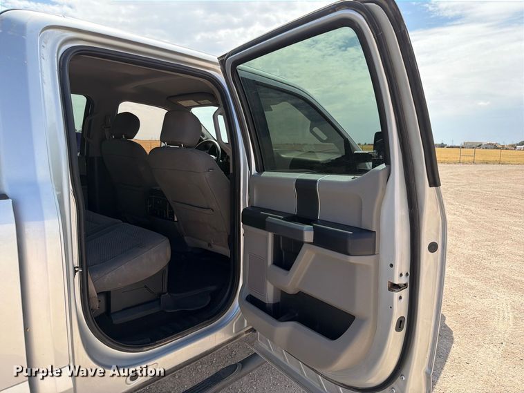 image for item DV8656 2018 Ford F250 Super Duty Crew Cab pickup truck