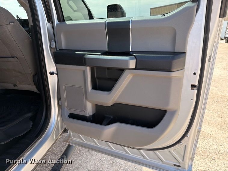 image for item DV8656 2018 Ford F250 Super Duty Crew Cab pickup truck